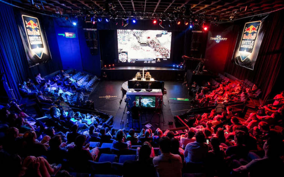 帕斯正站在 帕斯正站在