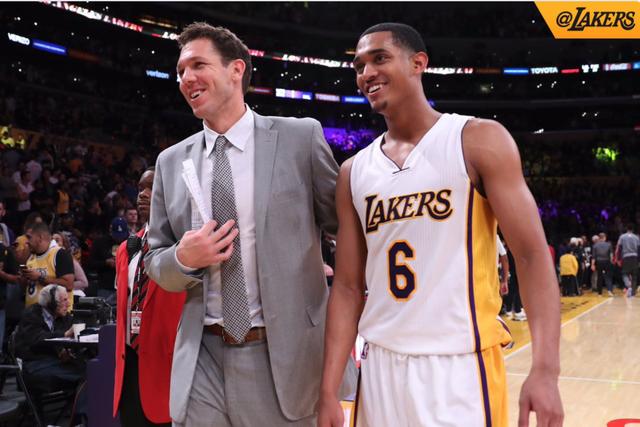 阵痛期会显 阵痛期会显